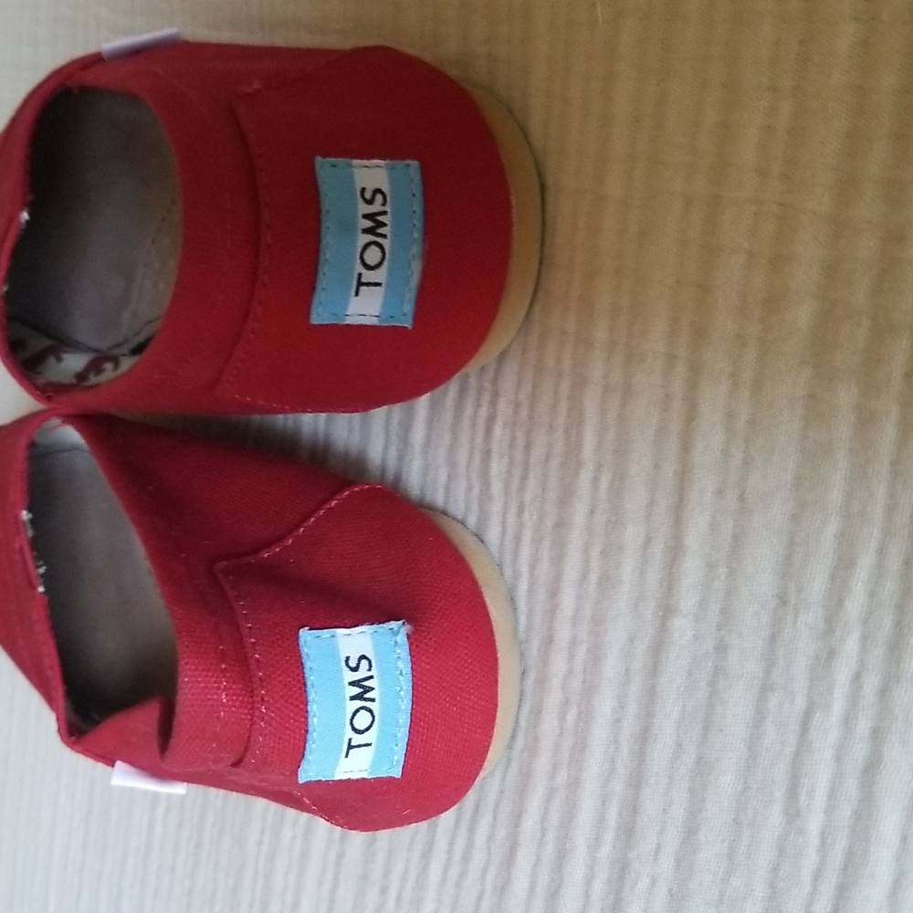 Red Toms Canvas Shoes - Picture 2 of 5